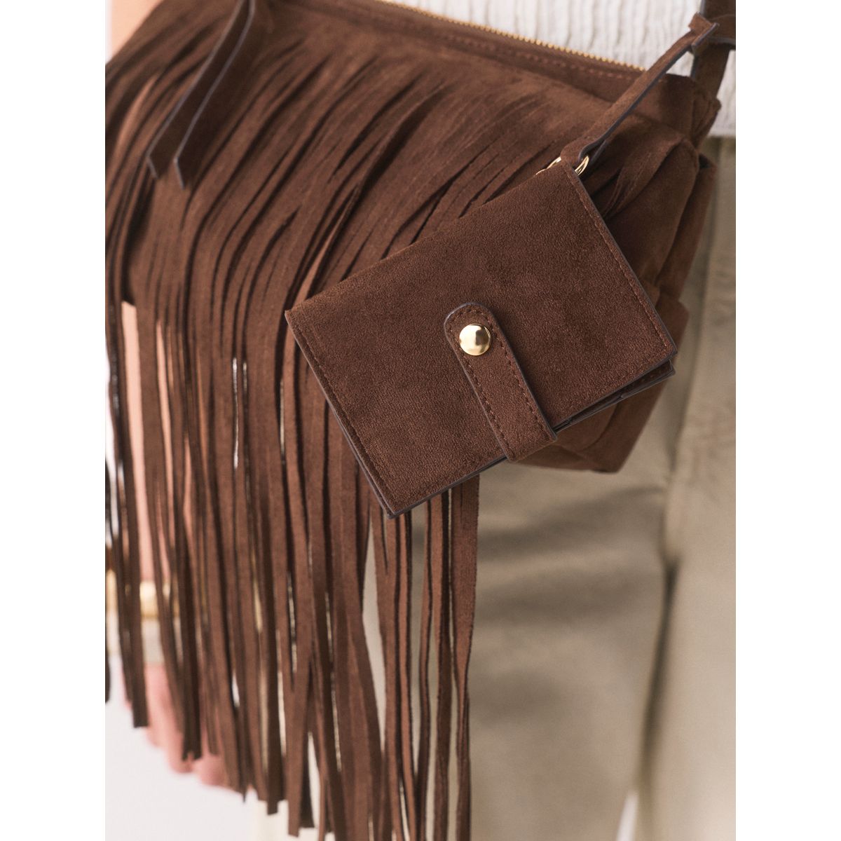 Sac à bandoulière en daim franges marron chocolat, NEXT