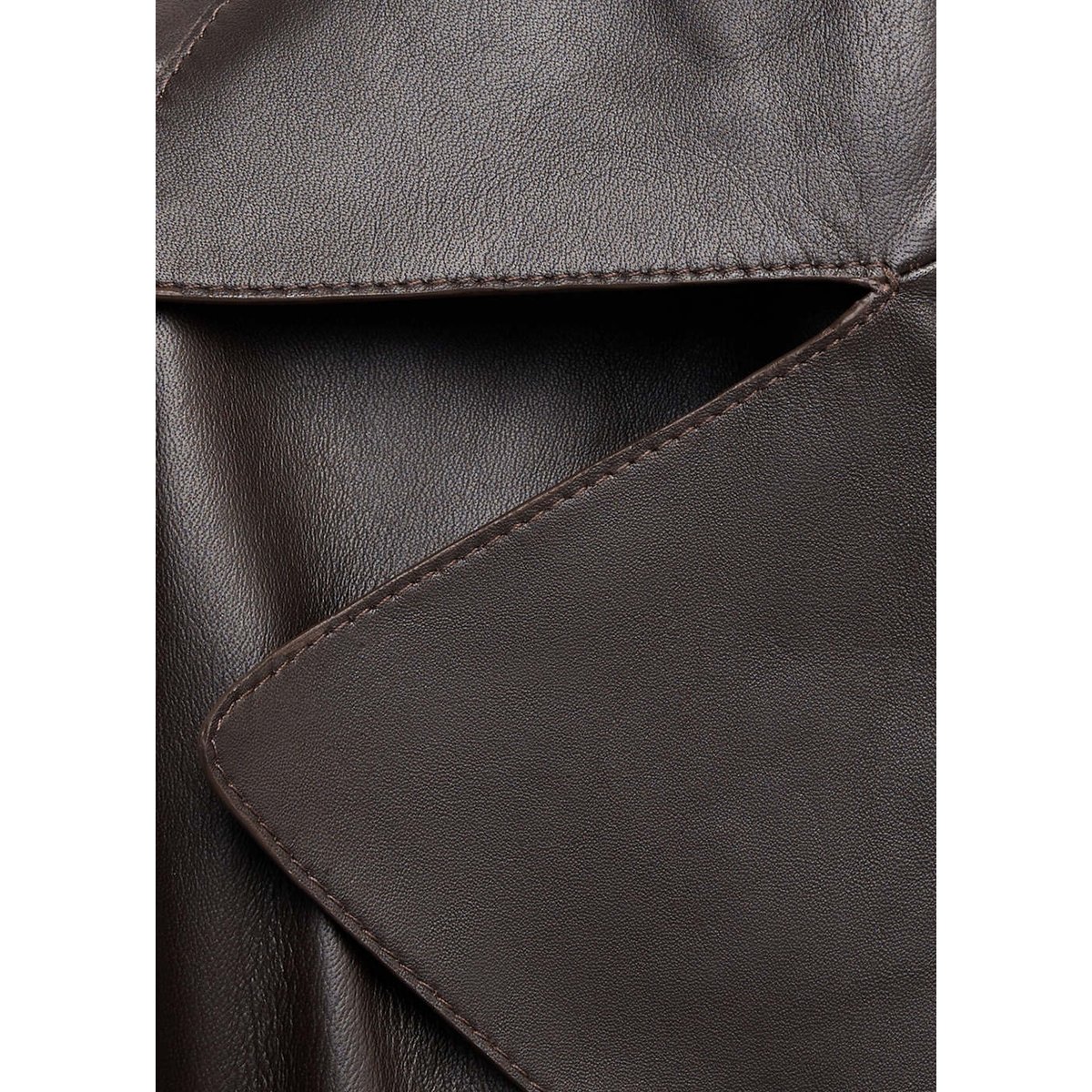 Trench crop en cuir avec ceinture chocolat, MANGO