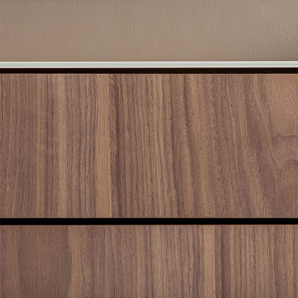 Table de chevet contemporaine en bois noyer, beige et verre blanc, RECOLLECTION