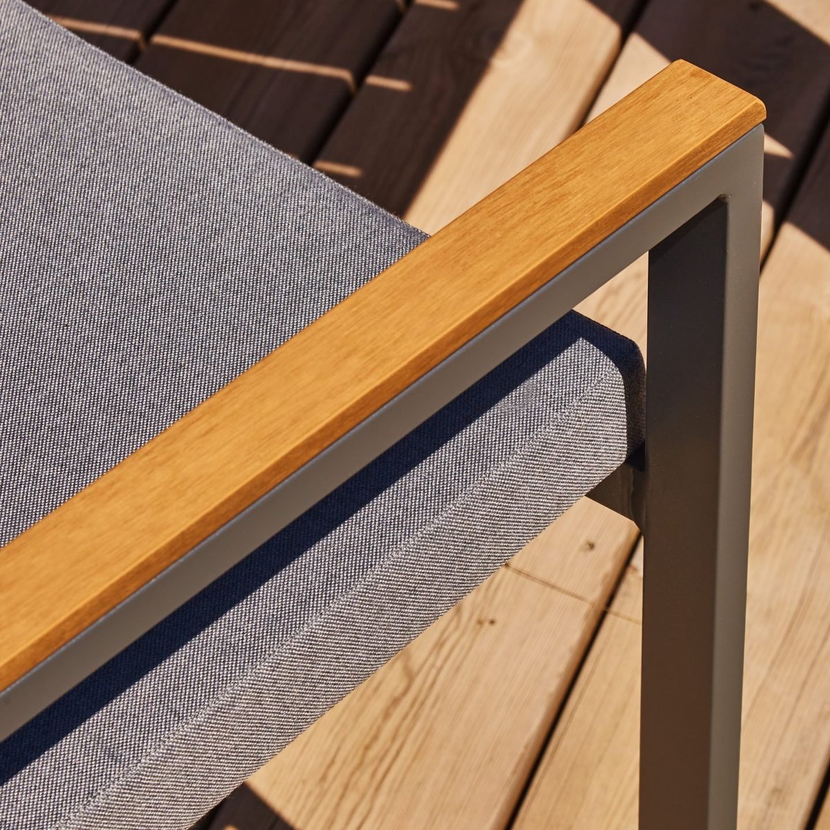 Salon de jardin, 6 chaises, OSAKA gris anthracite, DEFORA HOME