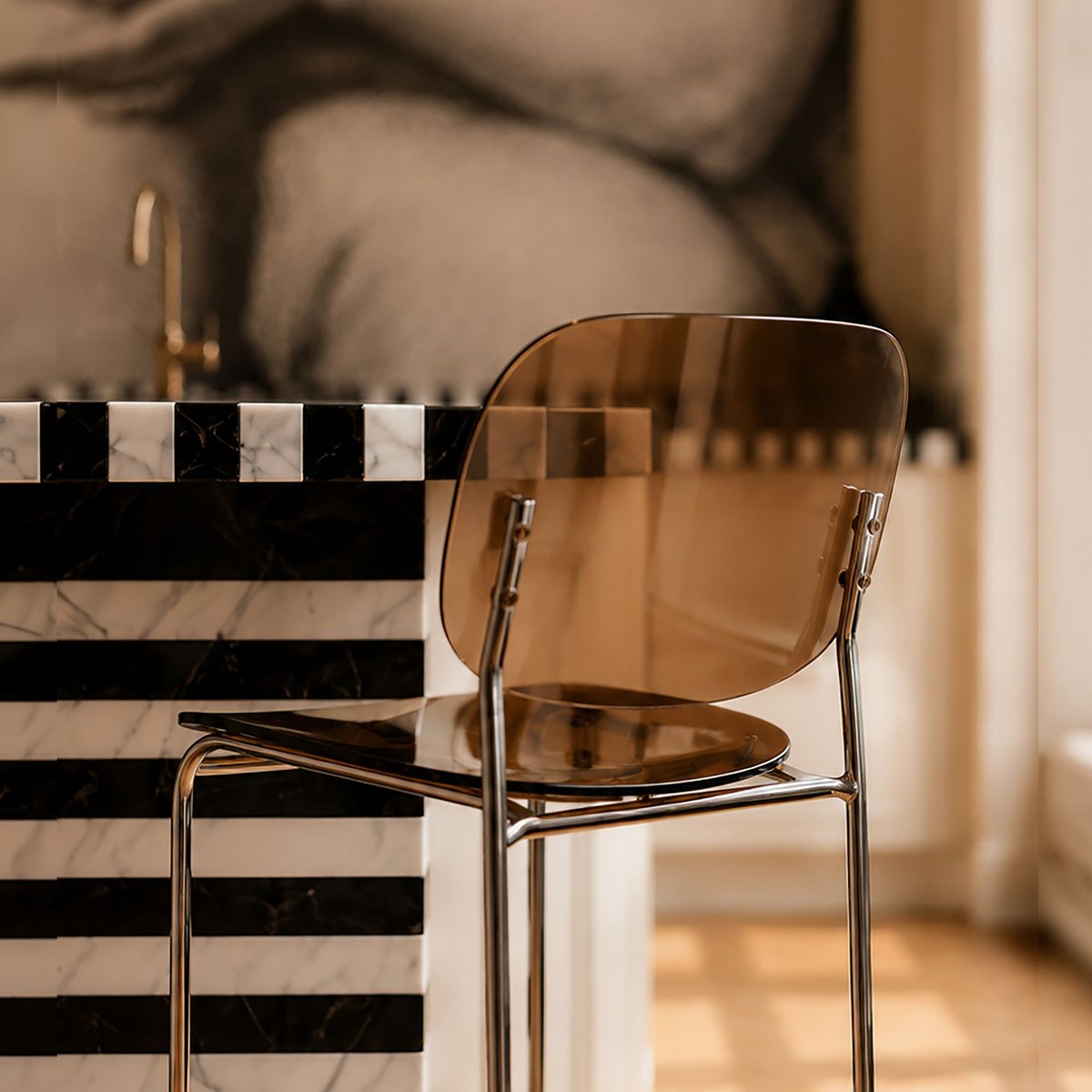 Lot de 2 chaises de bar en métal et résine acrylique, GLAM ecorce, NOW'S HOME