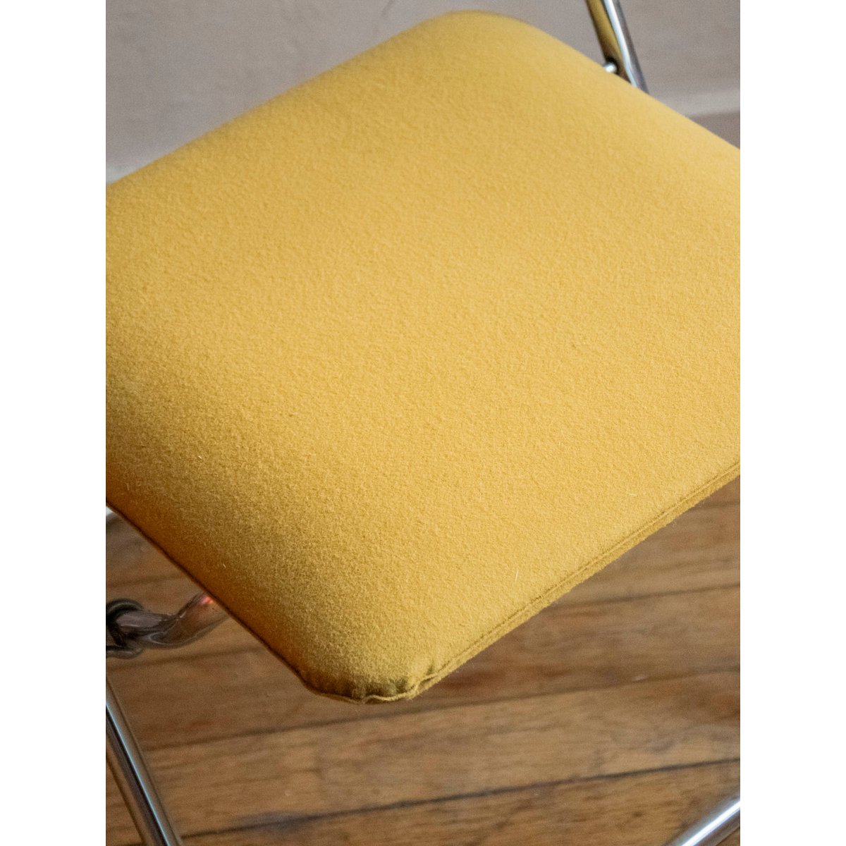 Paire de chaises jaune moutarde pliantes Alma N°1647 - Bon état jaune, DEBONGOUT