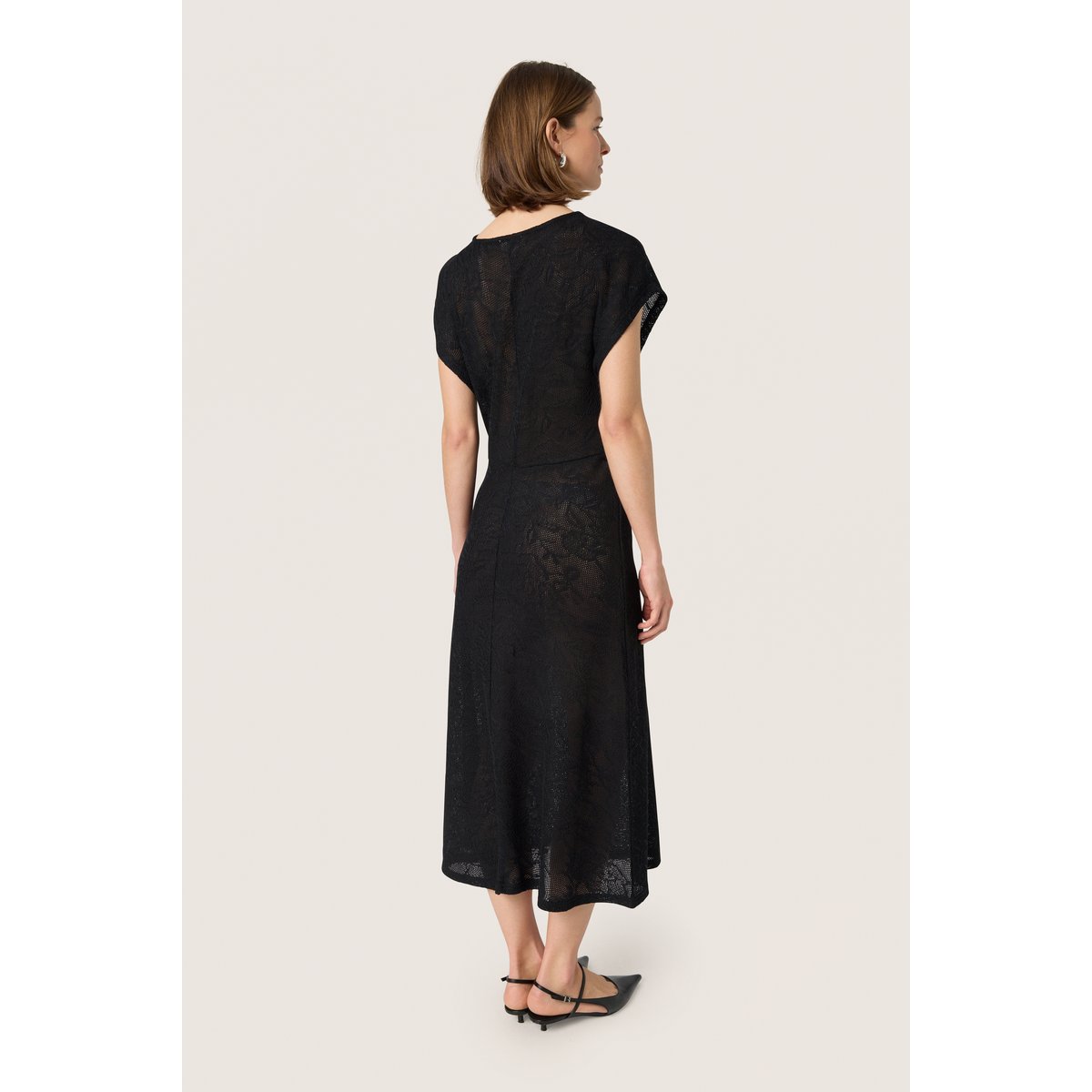 Robe noir, SOAKED IN LUXURY