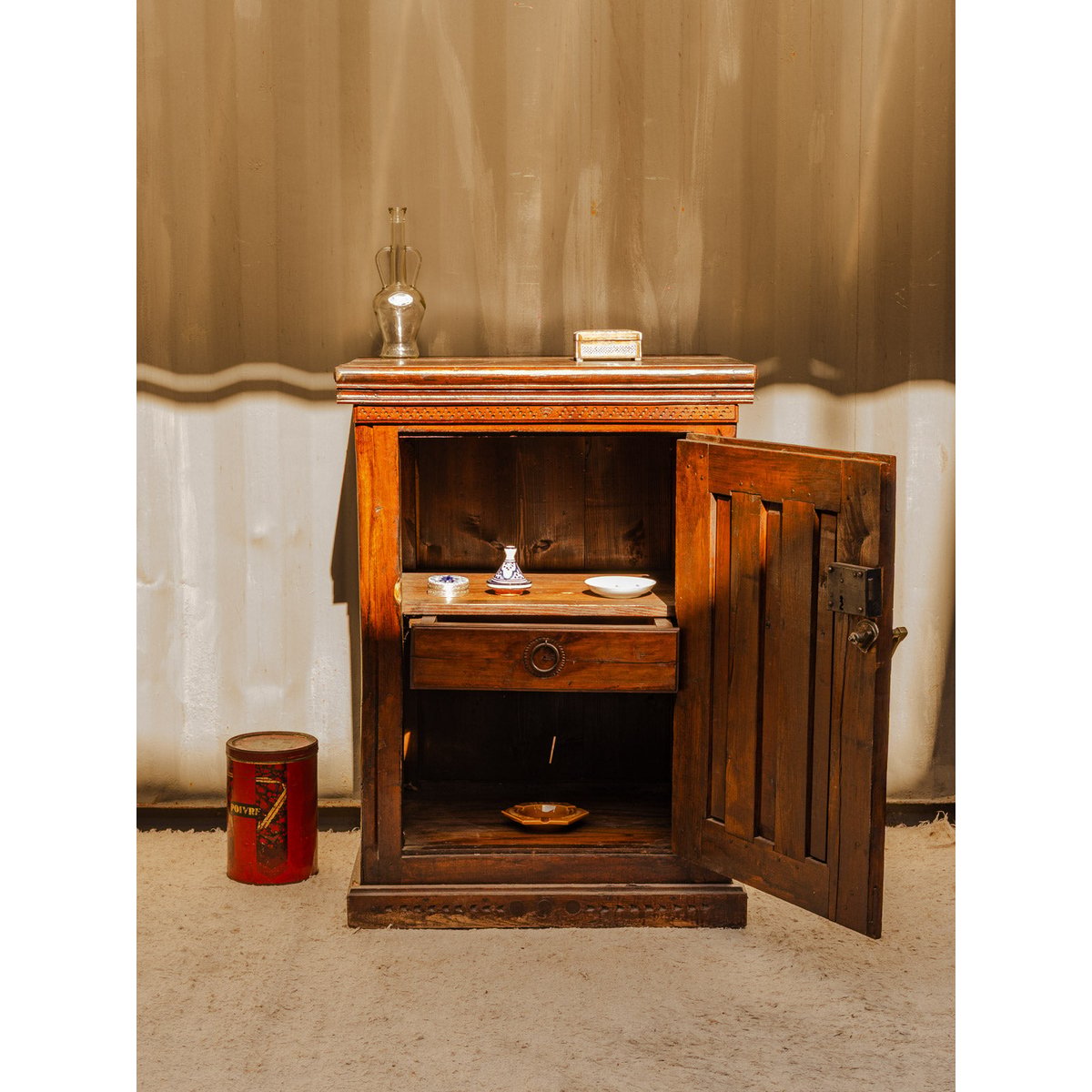 Petit buffet en bois Gilbert N°1779 - Bon état bois foncé, DEBONGOUT