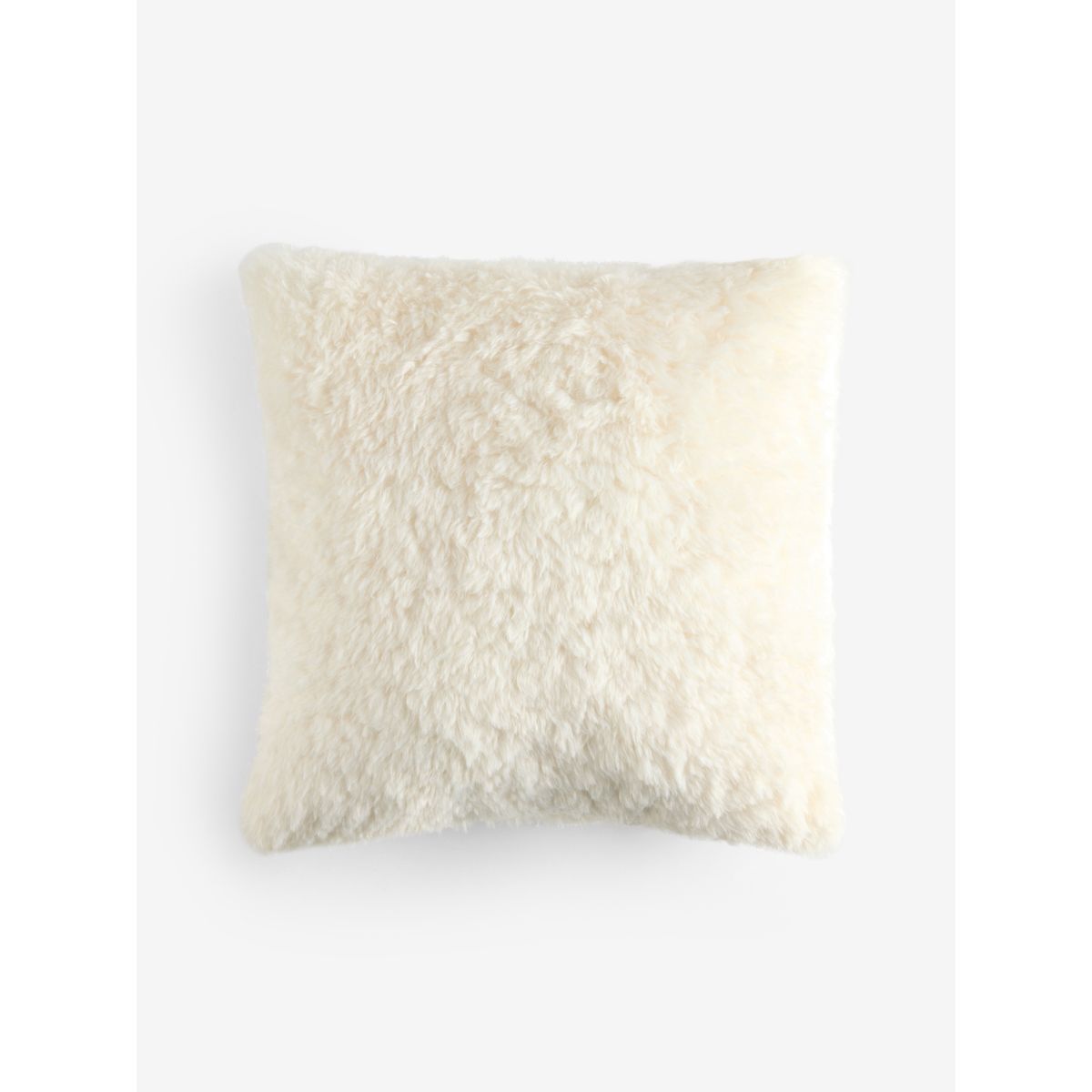 Coussin en imitation peau lainée ivoire, NEXT