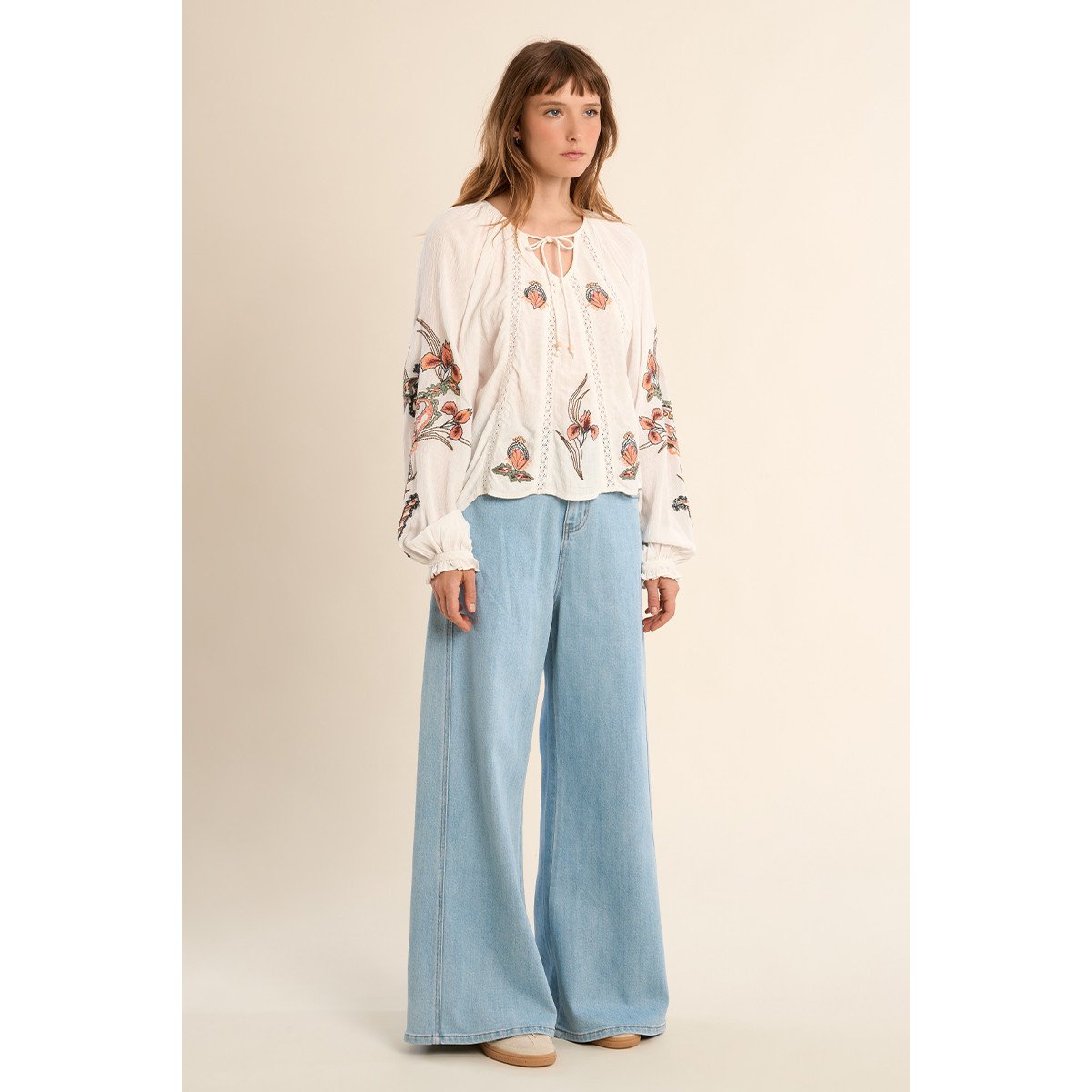 Blouse à broderie florale, col à nouer offwhite, MOLLY BRACKEN