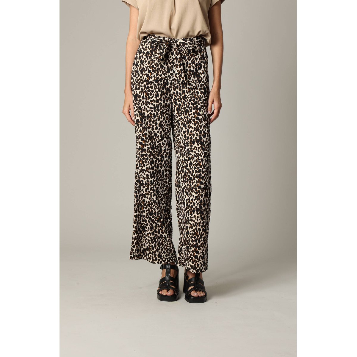 Pantalon femme en polyester gaufré à motif léopard ATILA beige, DEELUXE