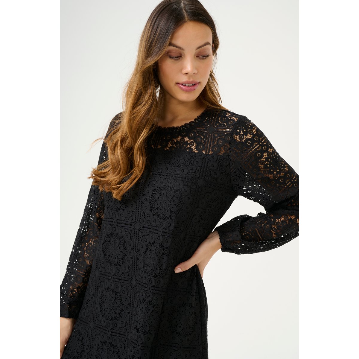 Robe noir pitch black, CREAM