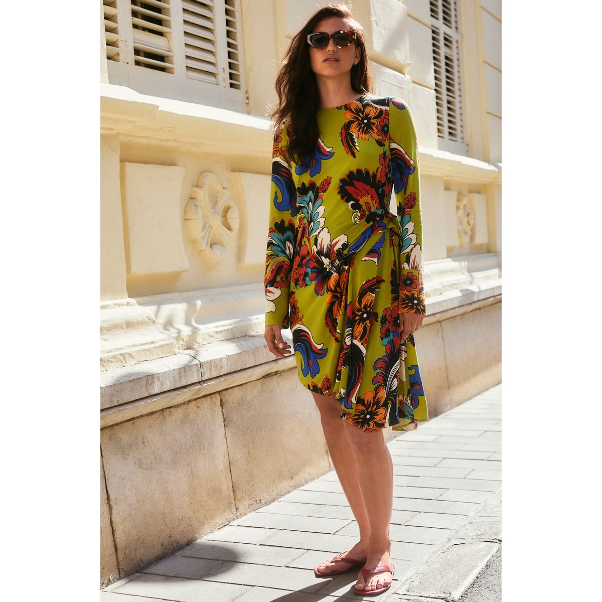 Robe asymétrique courte drapée à tapisserie imprimée vert citron, NEXT