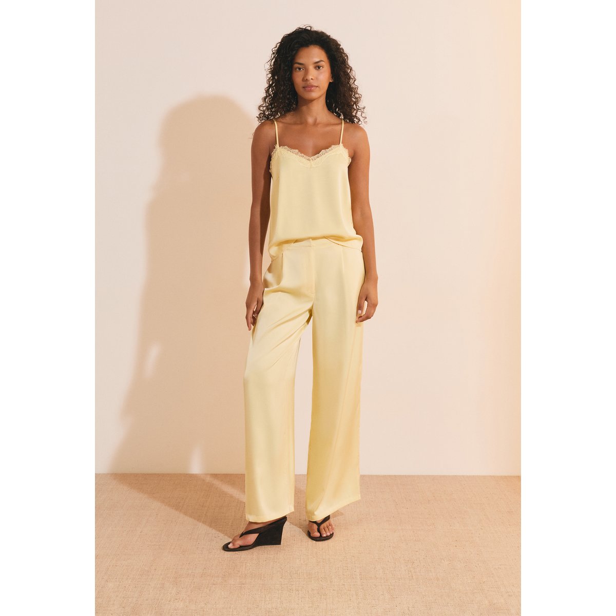 Pantalon fluide satiné VALENTY jaune pale, ETAM