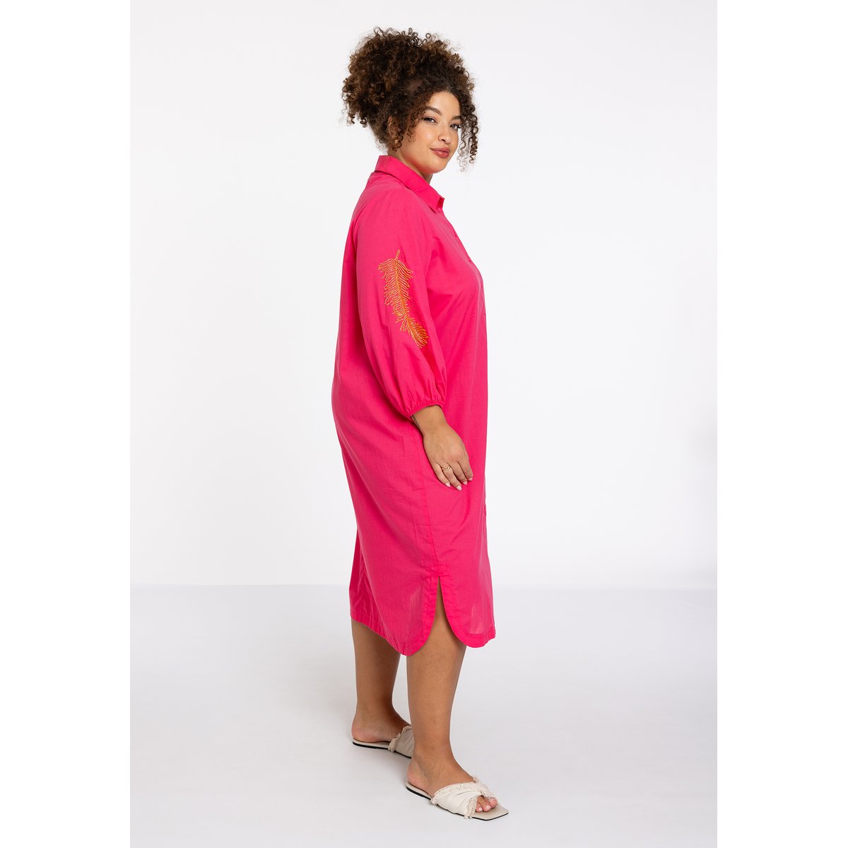 Robe brodée rose, YOEK