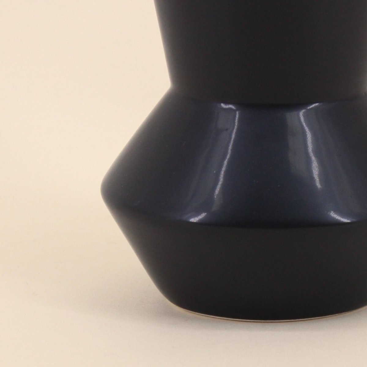 Vase en dolomite géométrique, H20cm noir, ORNAMI