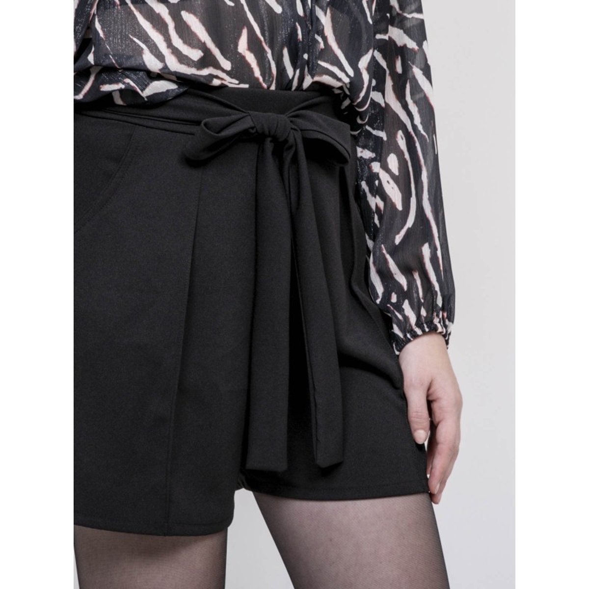 Short Avec Plis Xibelle noir, DONA LISA