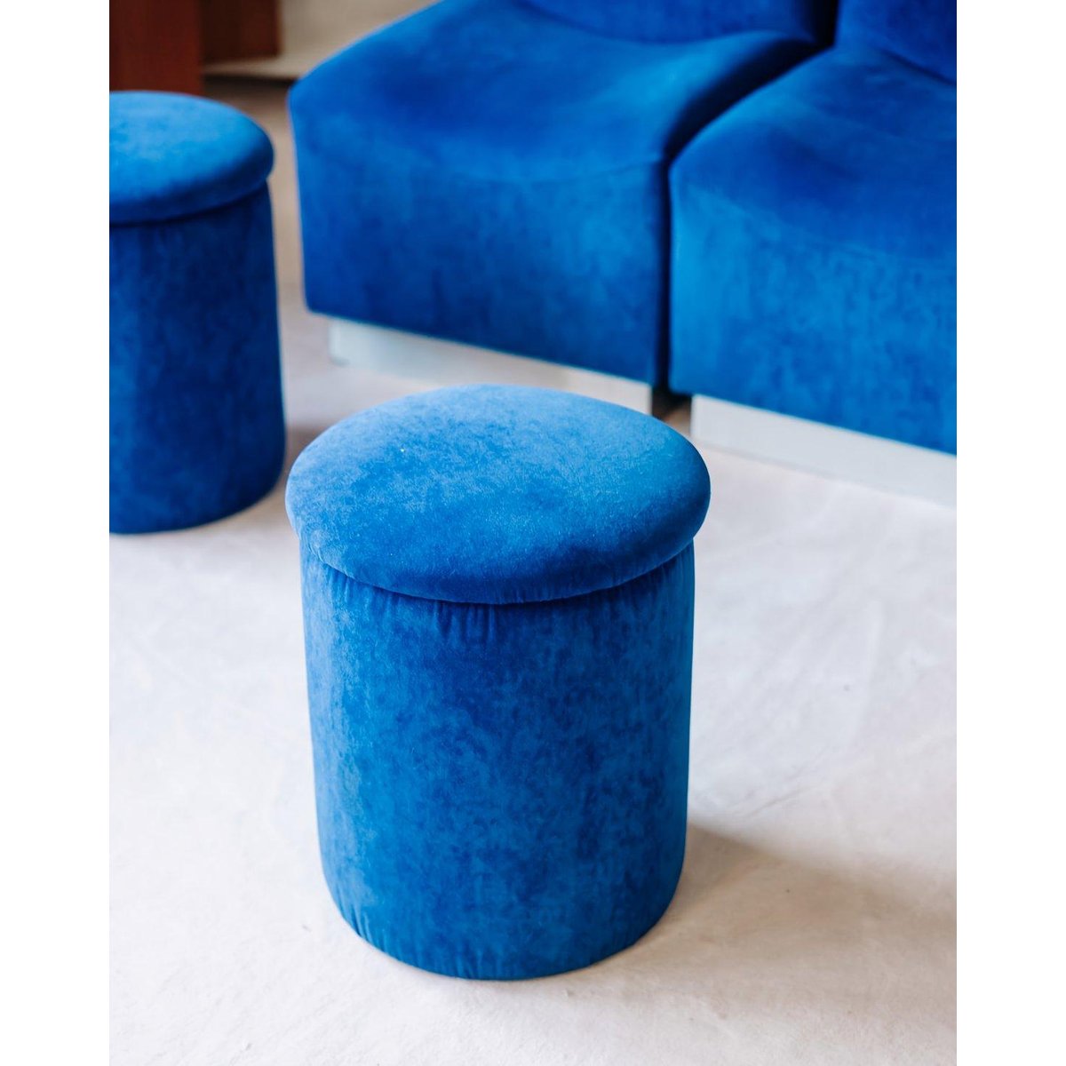 Tabouret en velours bleu Axel N°29 - Bon état bleu, DEBONGOUT