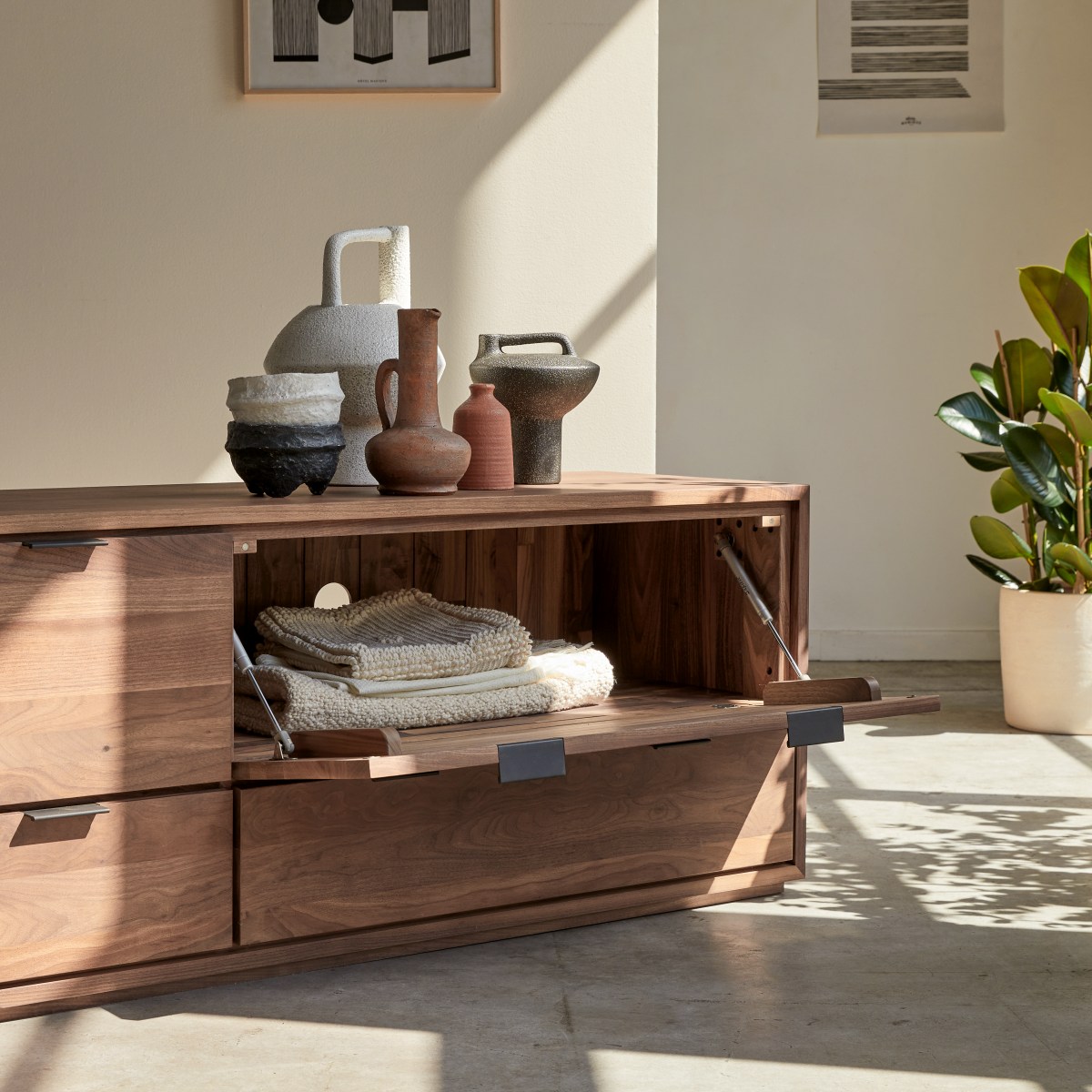 Meuble Hi-FI, TV en Noyer massif, SENSON marron foncé, TIKAMOON