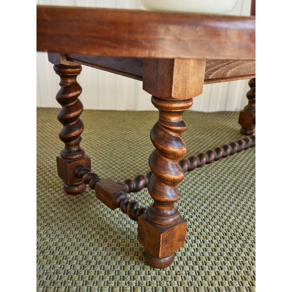 Table basse en bois tourné Léonie N°1099 - Bon état bois foncé, DEBONGOUT