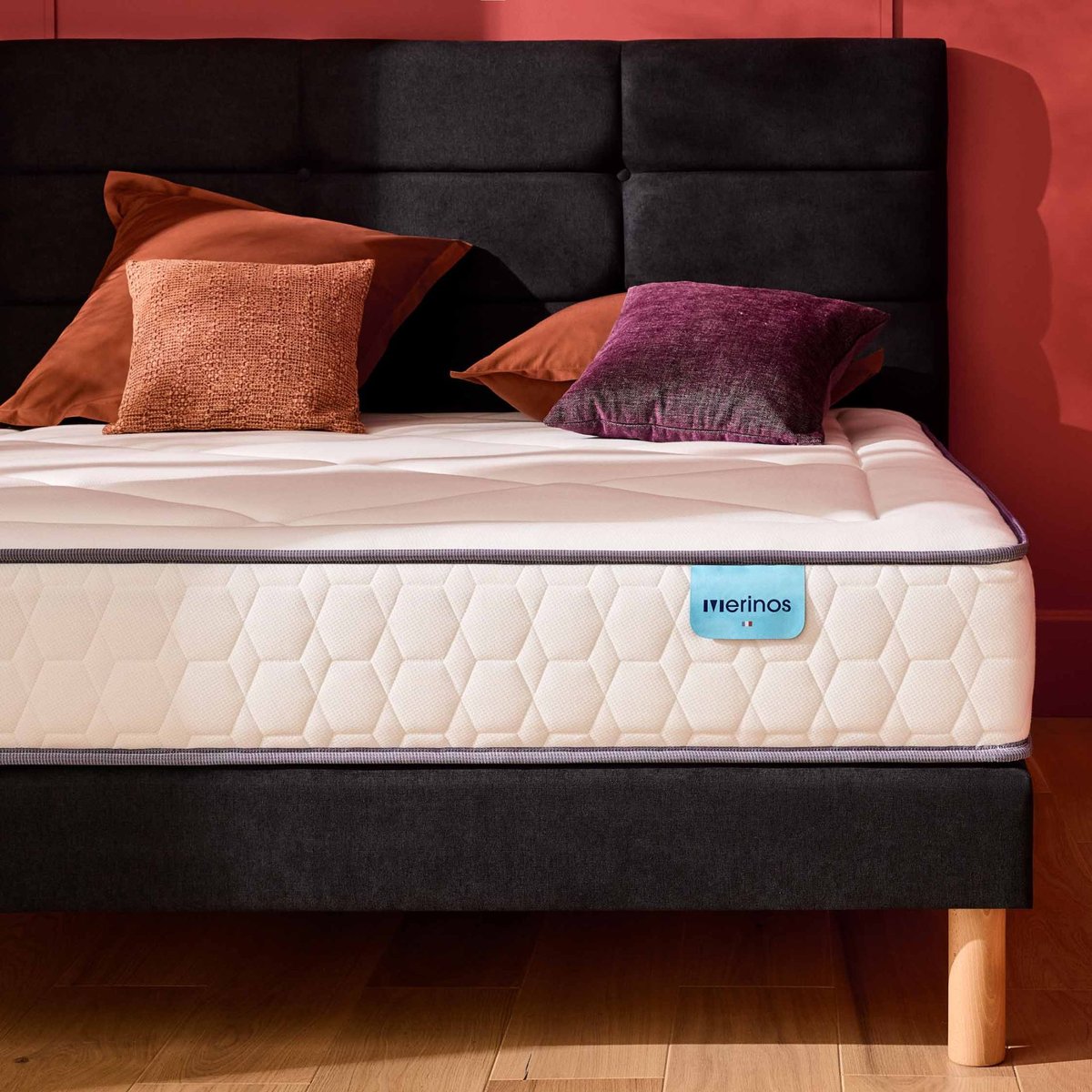 Ensemble matelas ressorts ensachés, mémoire de forme et latex FULL BED, sommier medium et pieds blanc, MERINOS