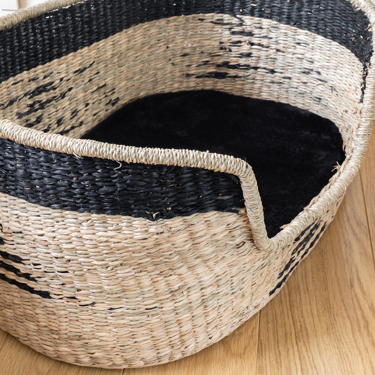 Natural and Black Seagrass Pet Bed with Cushion Small natural/black, SO'HOME