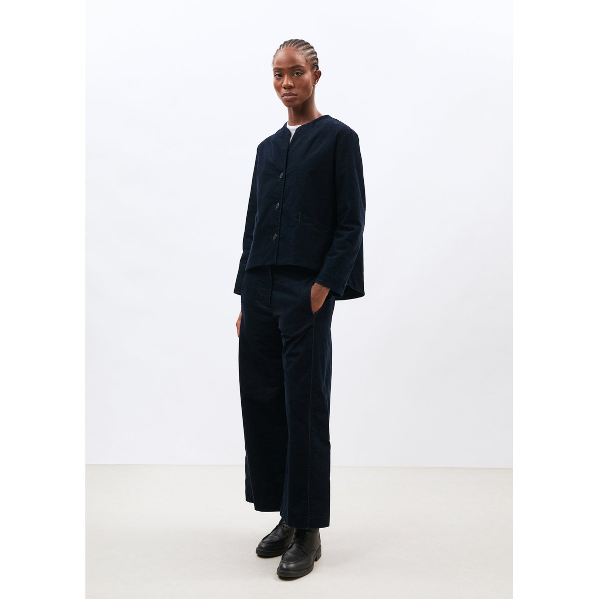 Veste courte en velours marine, HUMILITY
