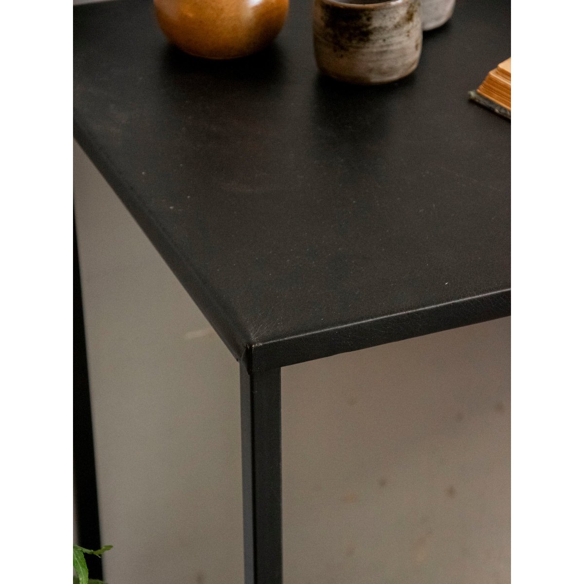 Bureau scandinave au plateau en simili cuir Yvan N°557 - Bon état bois foncé, DEBONGOUT