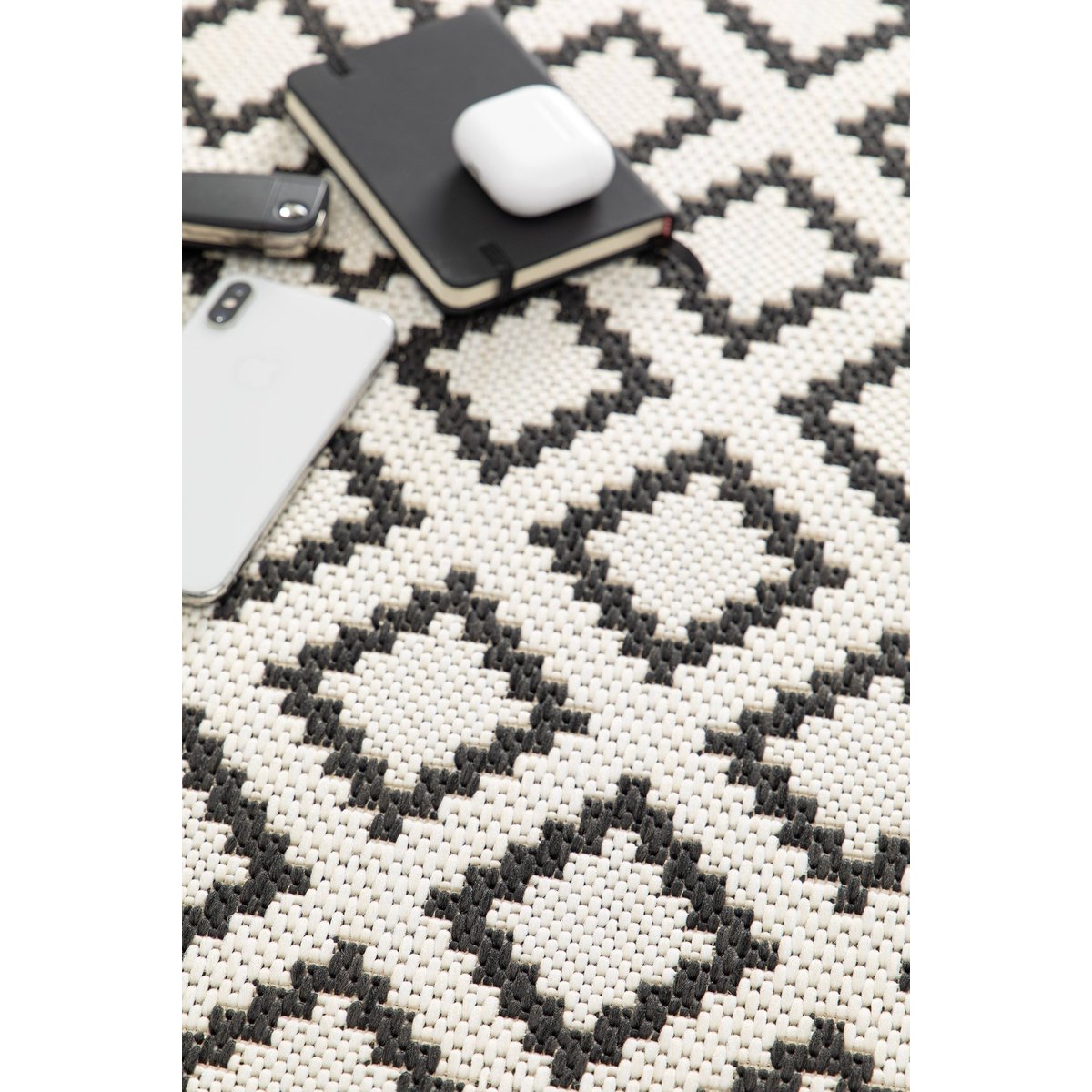 Tapis design d'intérieur et extérieur ZANZIBAR noir intense, AFK LIVING