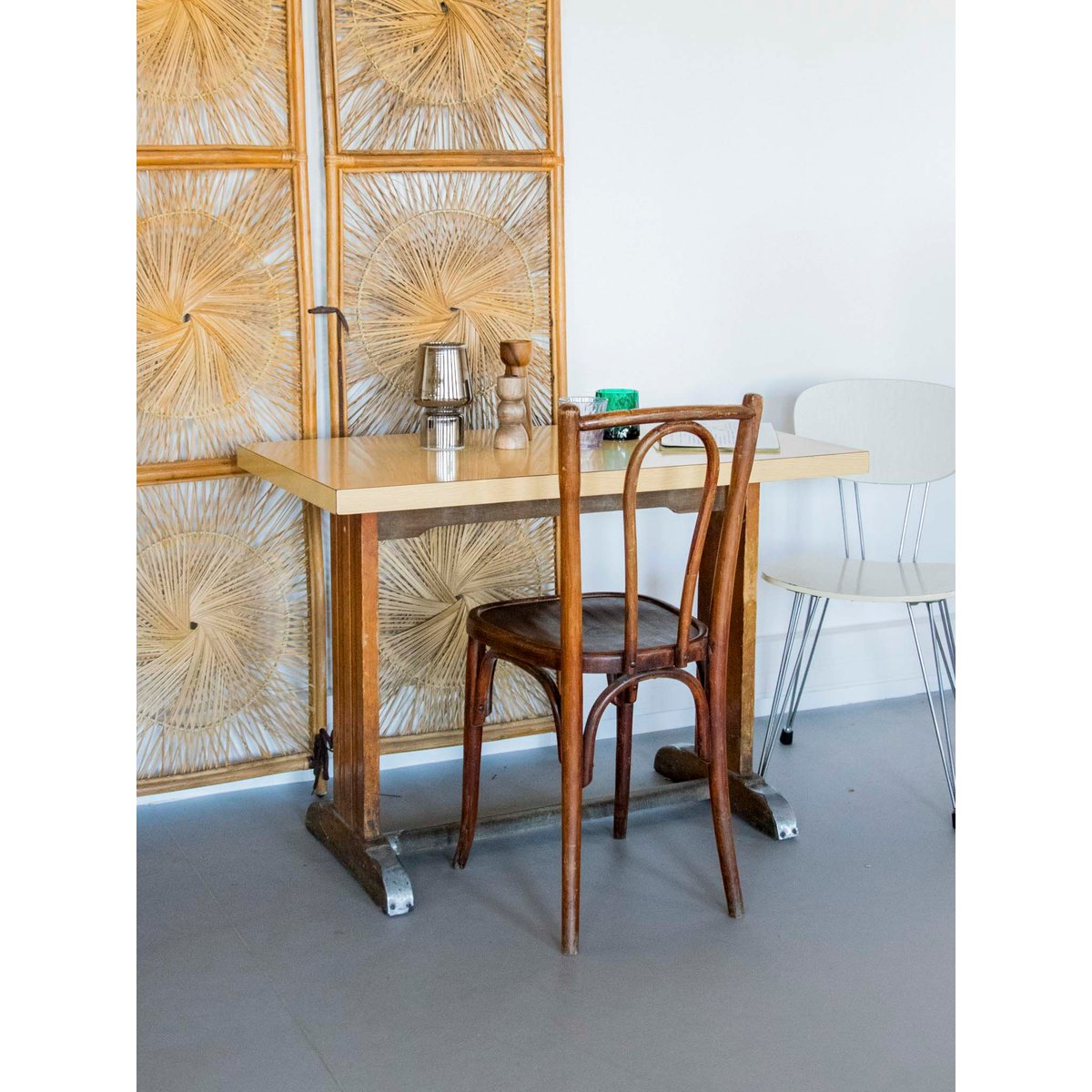 Table à manger bistro en formica beige Denise N°134 - Bon état beige, DEBONGOUT