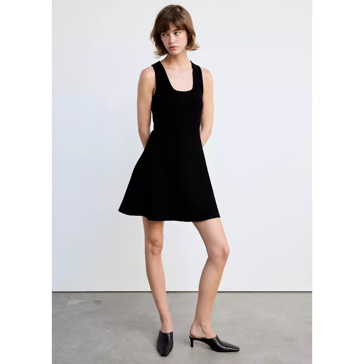 Robe maille fine évasée noir, MANGO