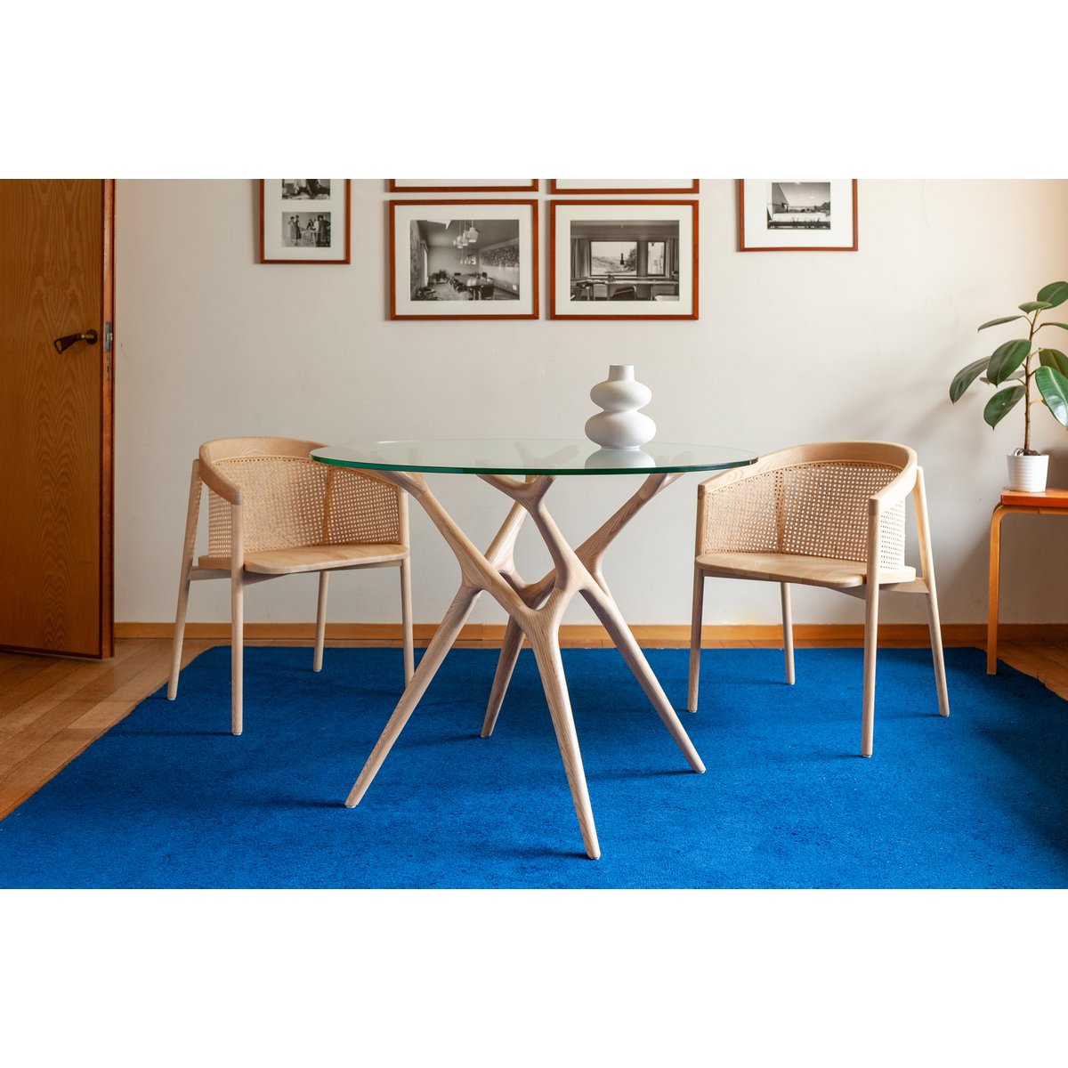 Table ronde en verre et frêne massif 6 personnes SYLVAE bois clair, PRODUIT INTERIEUR BRUT