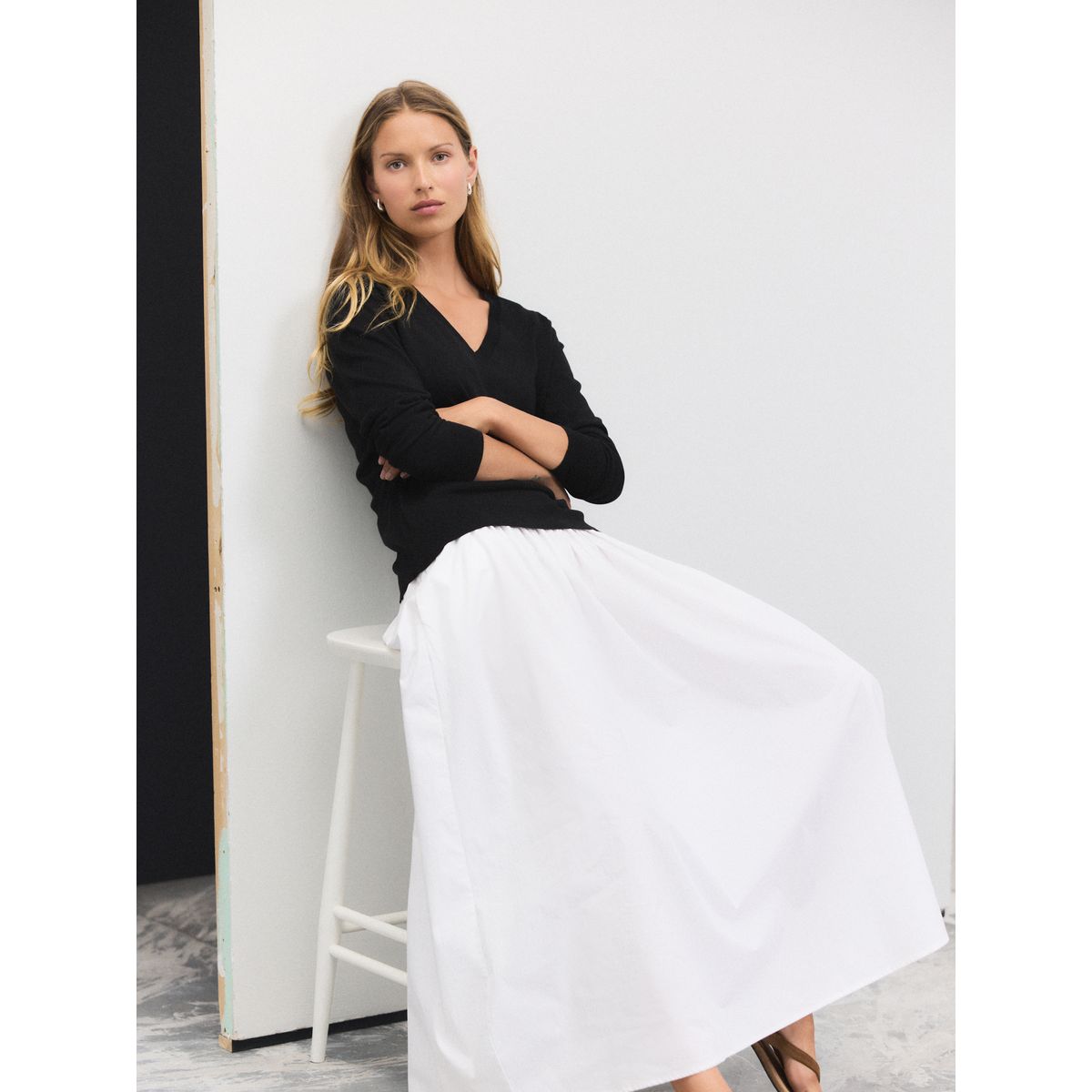 Pull doux en maille de coton à col v noir, NEXT