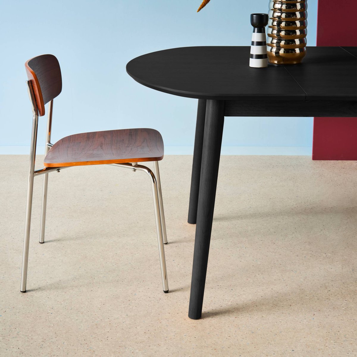 Table à manger ovale extensible bois d'hévéa et placage chêne 4-6 places LISA noir, SWEEEK