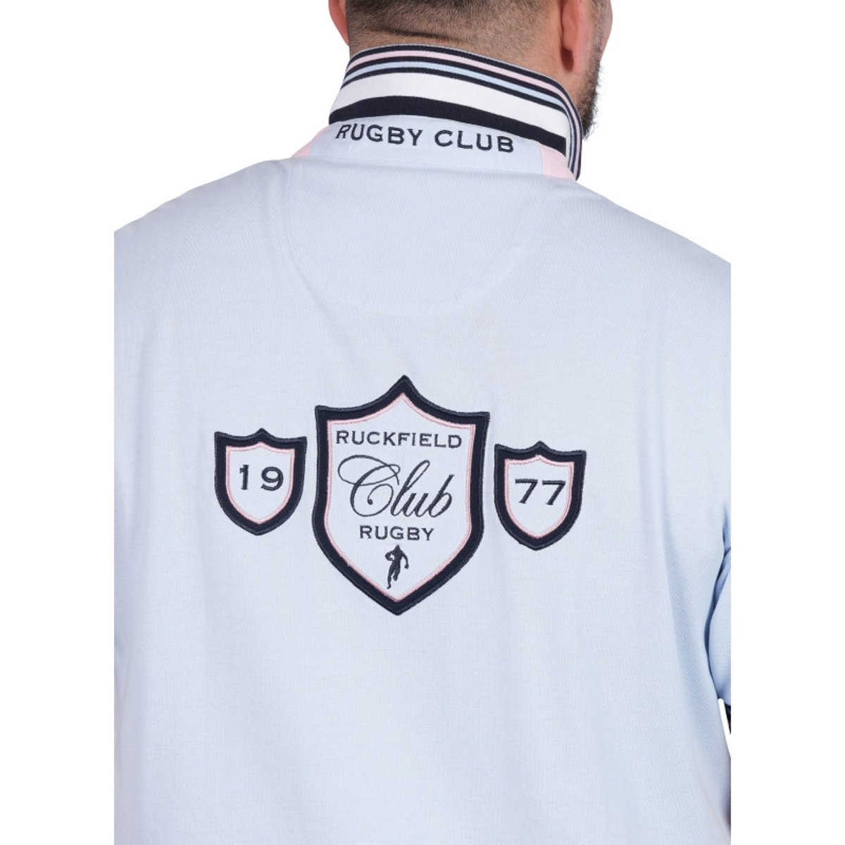 Polo en coton ciel uni pourvu d'une coupe droite et d'un col boutonné bleu clair, RUCKFIELD