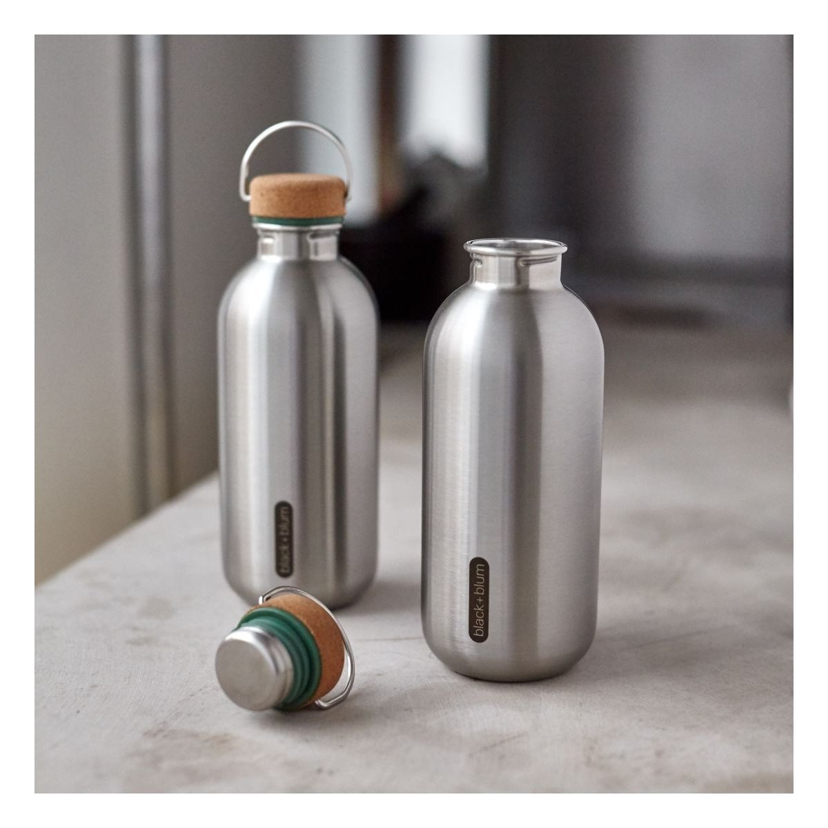 Bouteille gourde isotherme - 60 cl bleu, BLACK + BLUM