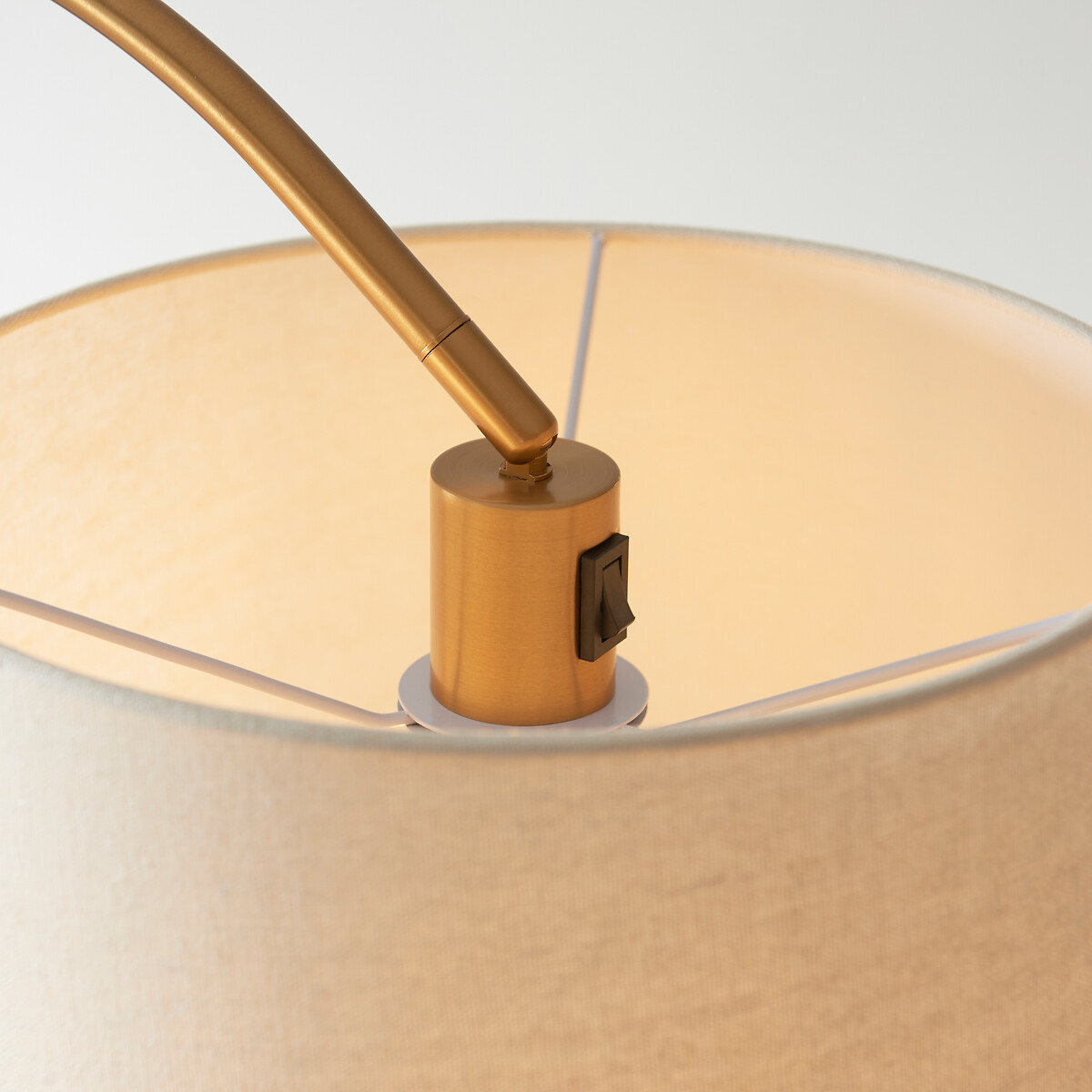 Connor Floor Light in Warm Brass natural, ÉDITÉ