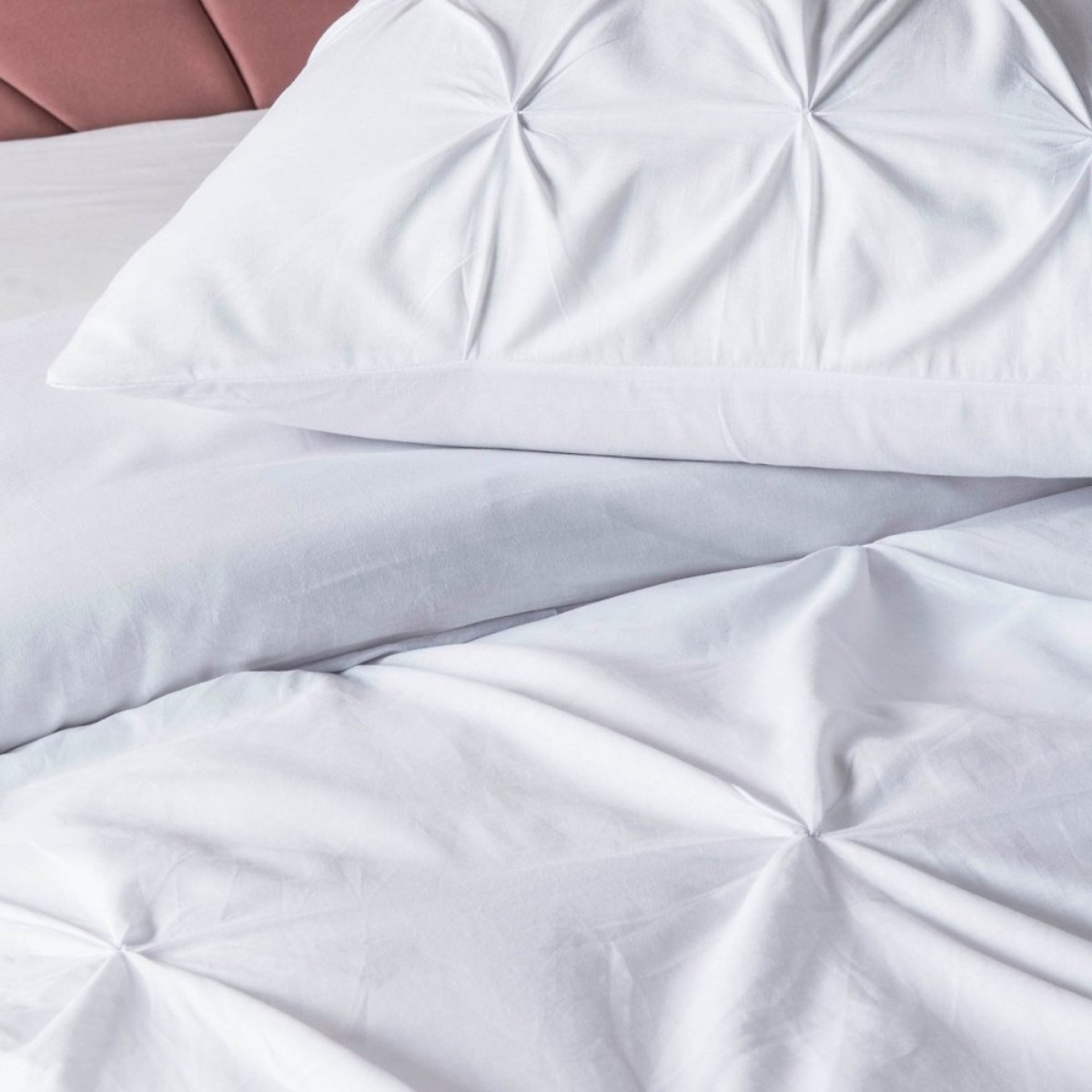 Housse de couette 240x220 + 2 taies 100% coton 57fils finition plissée blanc, DECORATIE