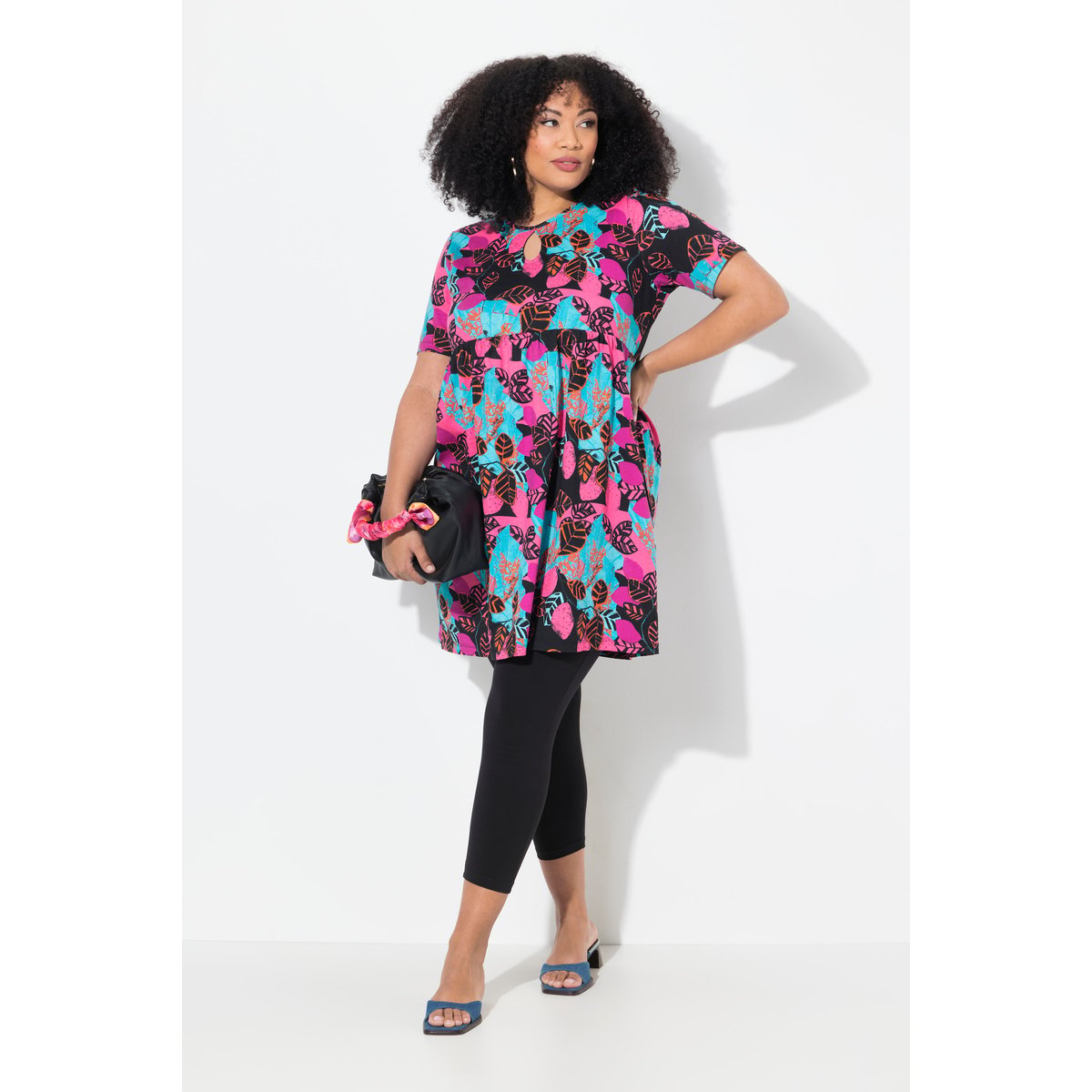 Robe en jersey. Col rond et manches courtes. aqua foncé, ULLA POPKEN