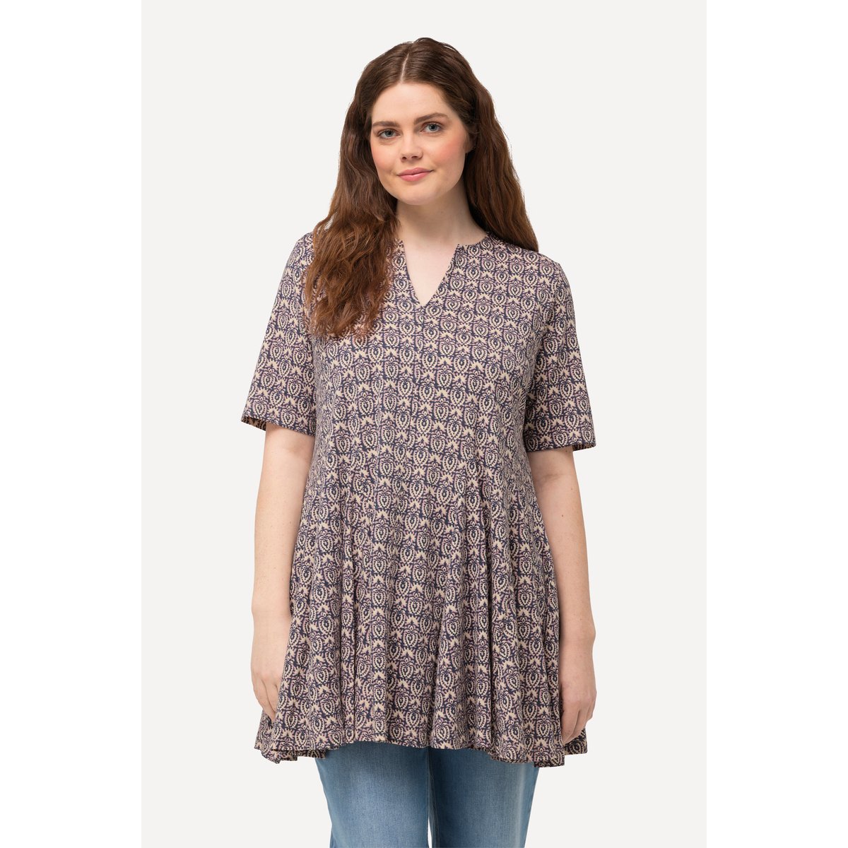 Long t-shirt à plis godet. Col tunisien et rose, ULLA POPKEN