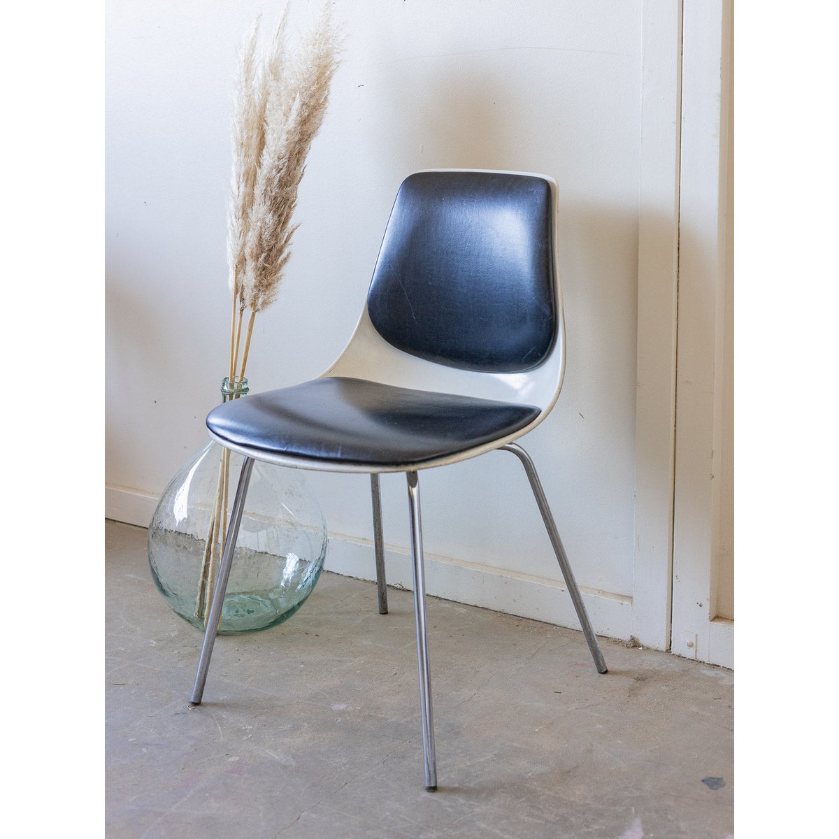 Chaise années 70 Alma N°1946 - Bon état noir, DEBONGOUT