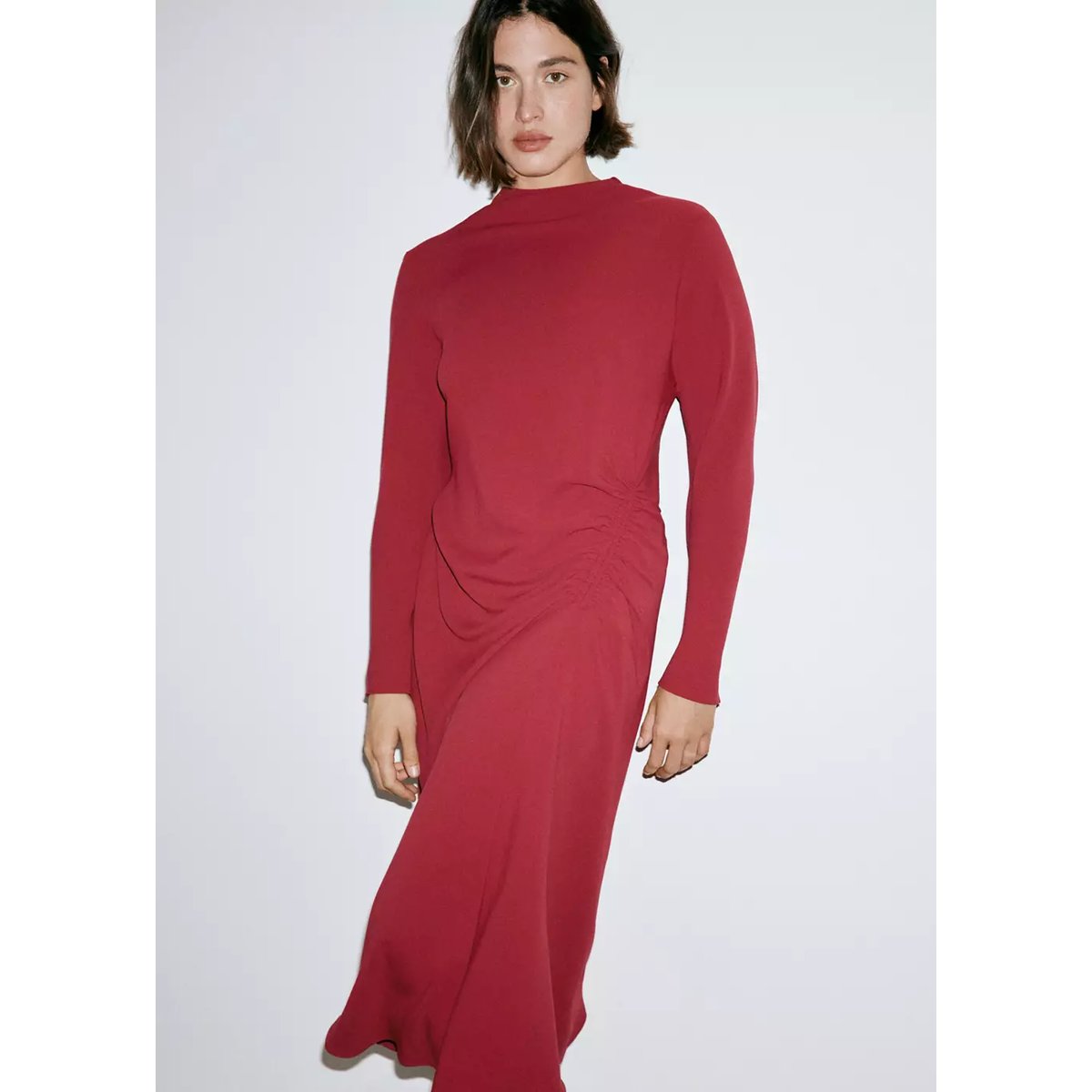 Robe à manches longues froncée rouge, MANGO