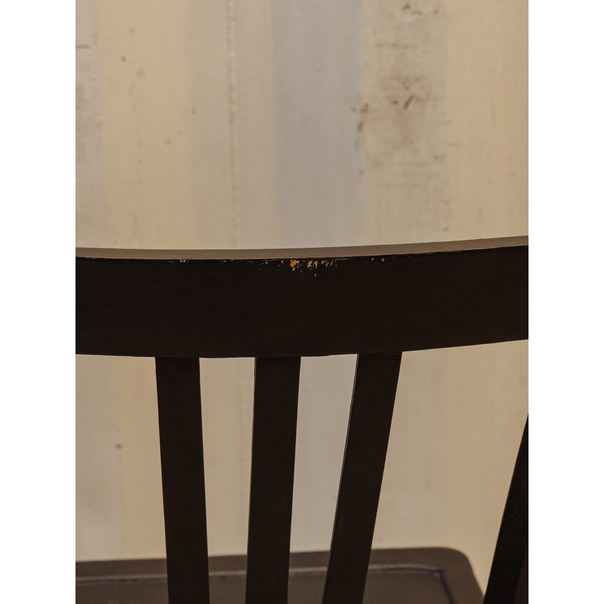 Chaise en bois noir Claude N°1551 - Bon état noir, DEBONGOUT