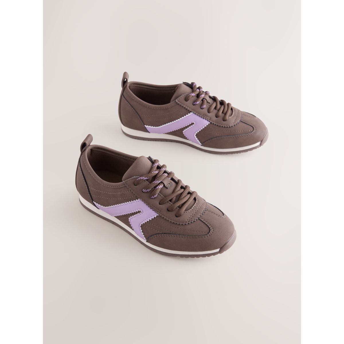 Baskets à lacets style rétro beige neutre, NEXT