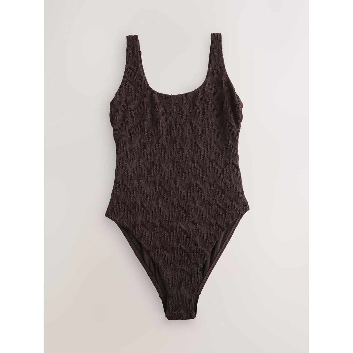 Maillot de bain gainant à encolure dégagée texture brune, NEXT