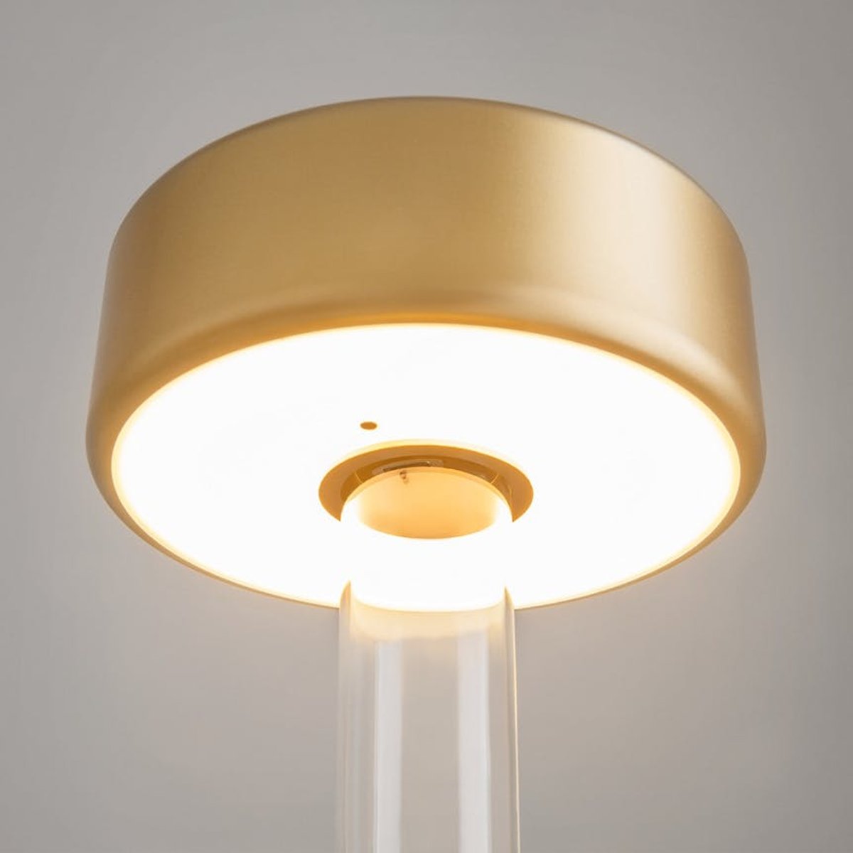 Lampe d'appoint sans fil avec vase ALMA doré, PIER IMPORT