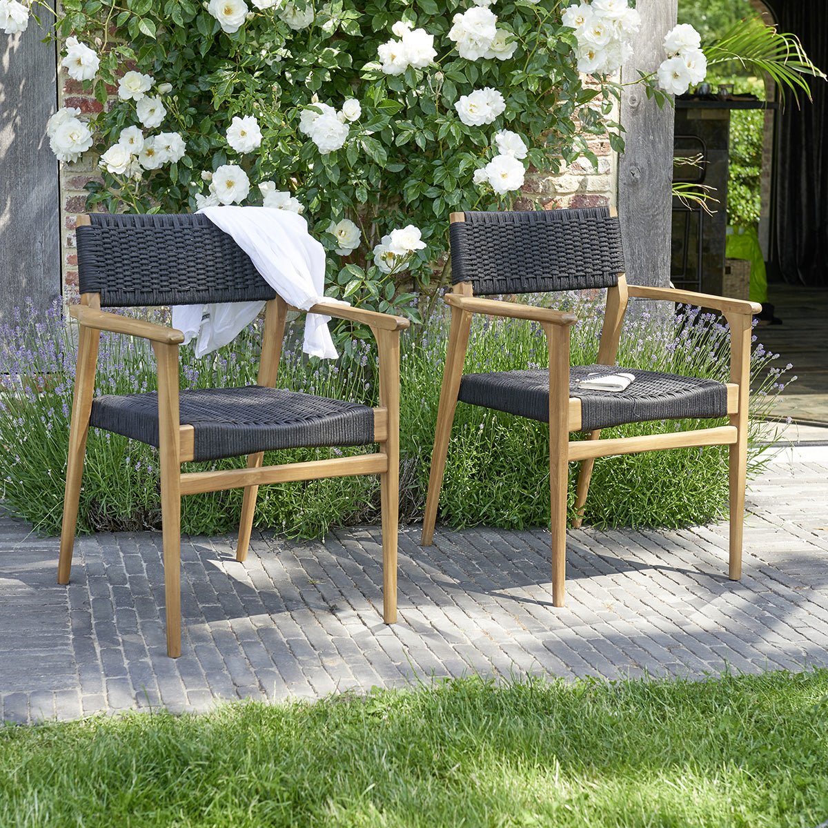 Lot de 2 fauteuils de jardin en teck massif et cordage ESTHER noir, BERAH GETAH
