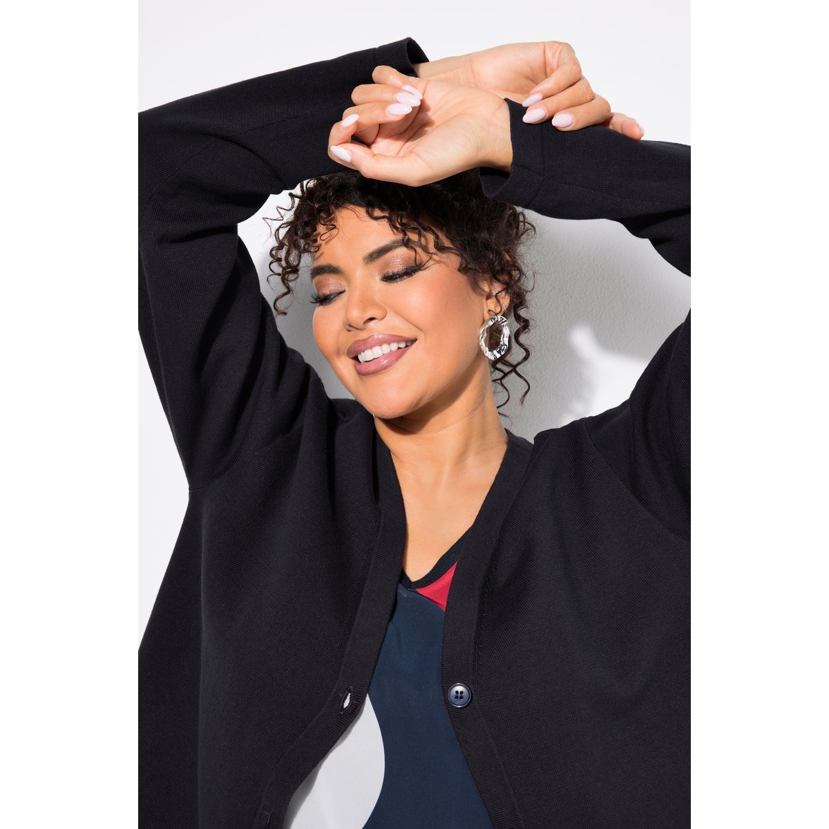 Cardigan en maille double-face. Encolure marine, ULLA POPKEN