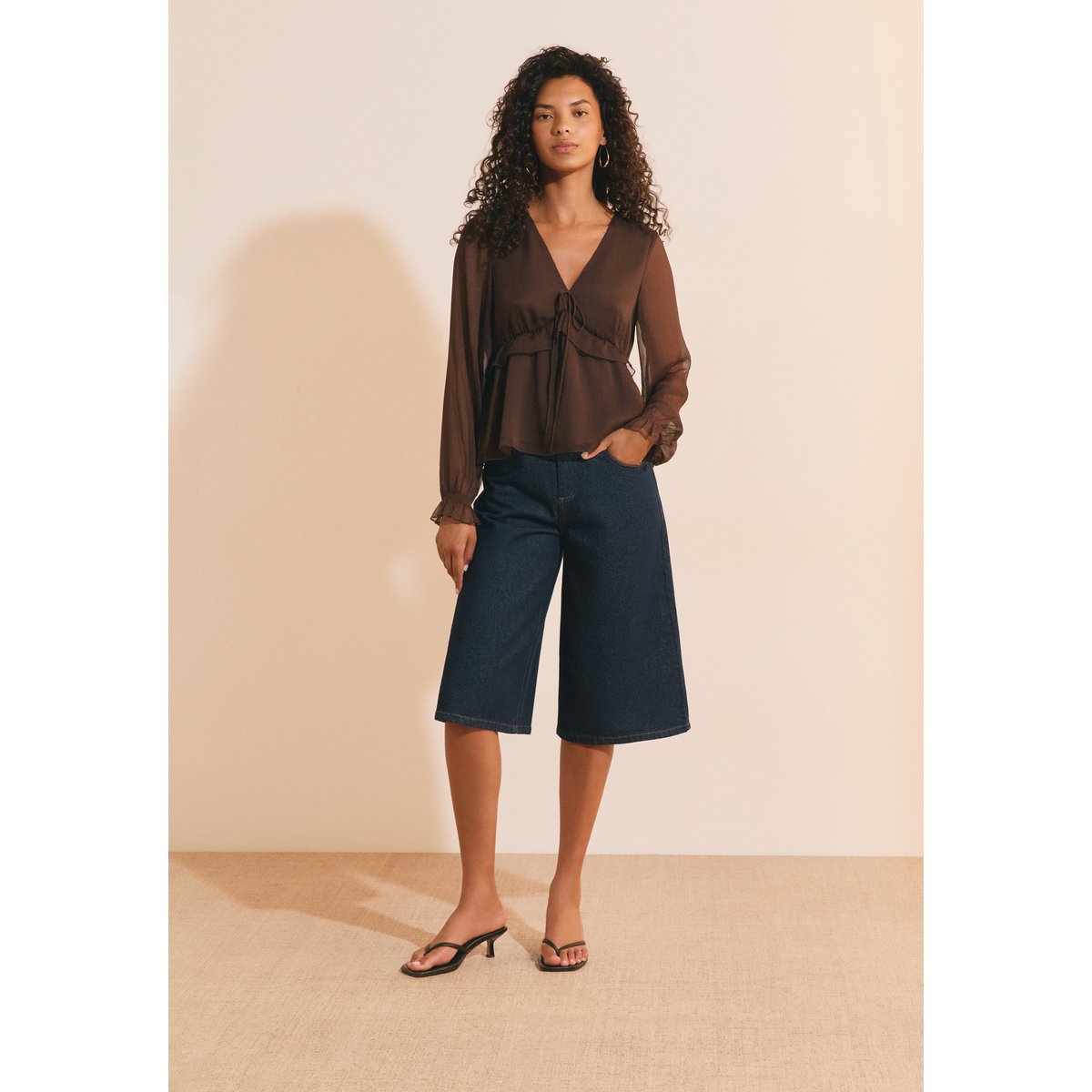Blouse à volants avec manches transparentes BIANCA chocolat, ETAM