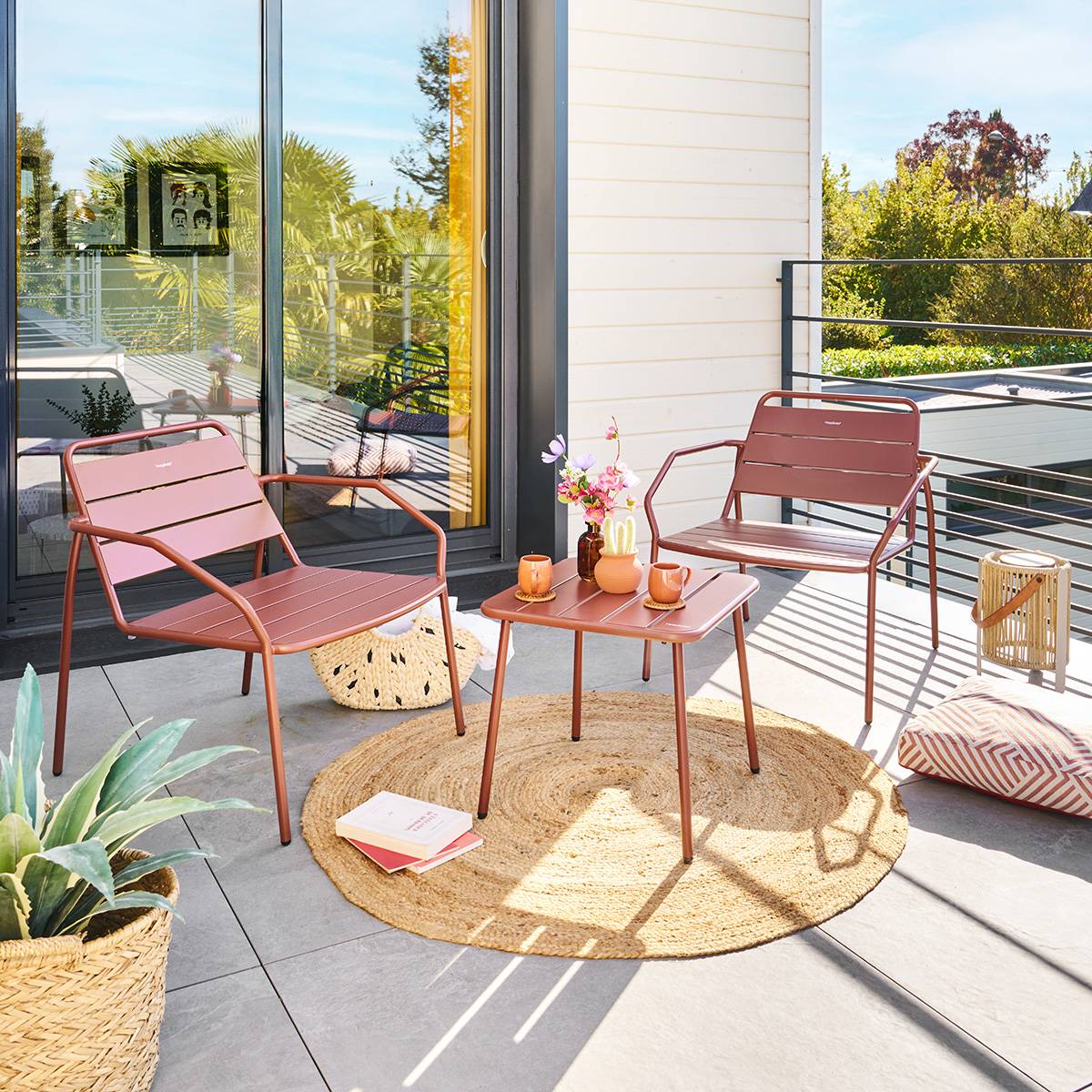 Table basse de jardin carrée en acier pieds ajustables PHUKET marron acajou, HESPERIDE
