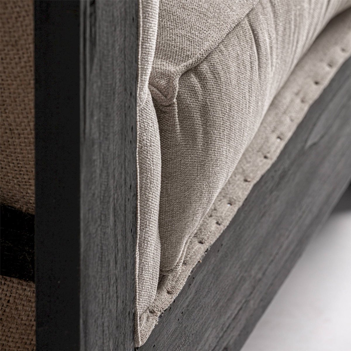 Fauteuil capitonné collection S.GORE beige et noir, RECOLLECTION
