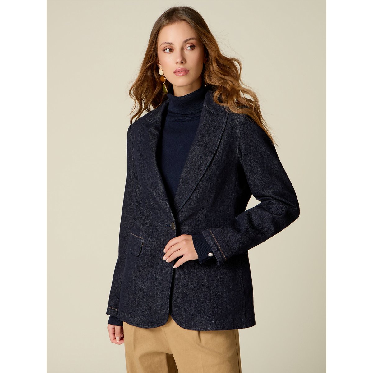 Blazer bleu, OLTRE