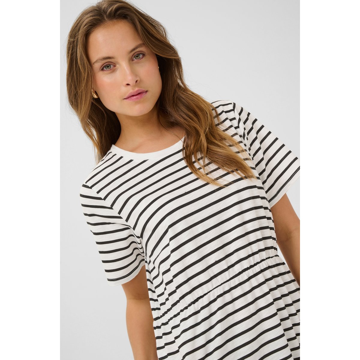 Dress blanc/noir rayé, CULTURE