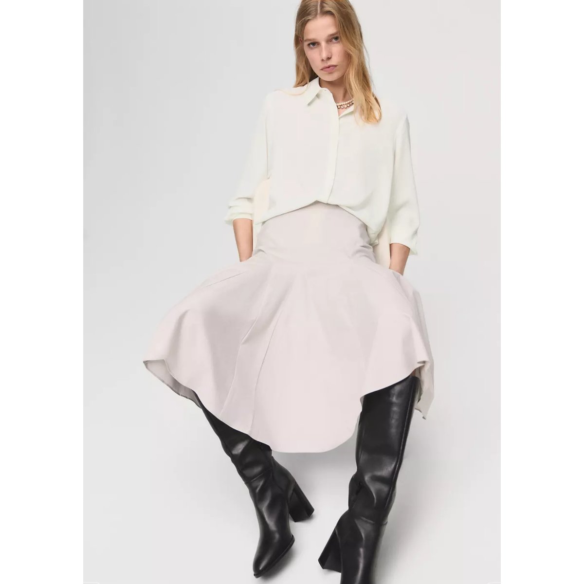 Chemise fluide avec boutons dissimulés blanc cassé, MANGO